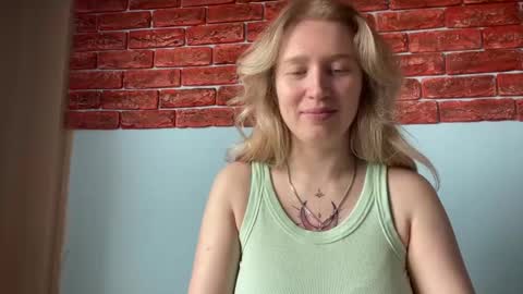 Snapshot of citrusblissss chatting on 10/01/25, 02:39 citrusblissss online show from 10/01/25, 02:39