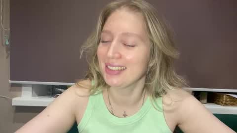 Snapshot of citrusblissss chatting on 10/06/25, 02:03 citrusblissss online show from 10/06/25, 02:03