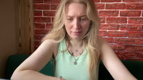 Snapshot of citrusblissss chatting on 10/10/25, 02:43 citrusblissss online show from 10/10/25, 02:43