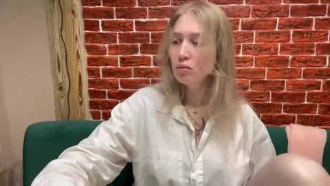 Snapshot of citrusblissss chatting on 10/14/25, 02:29 citrusblissss online show from 10/14/25, 02:29