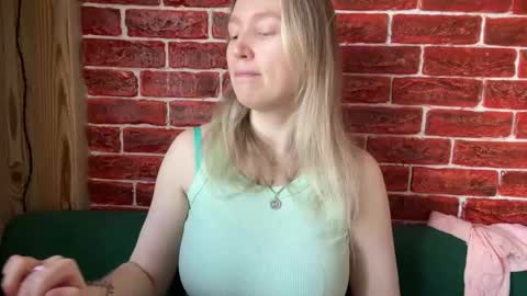 Snapshot of citrusblissss chatting on 10/16/25, 02:45 citrusblissss online show from 10/16/25, 02:45