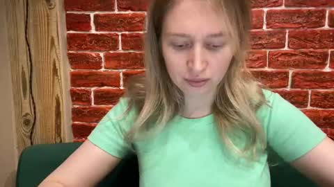 Snapshot of citrusblissss chatting on 10/17/25, 03:03 citrusblissss online show from 10/17/25, 03:03