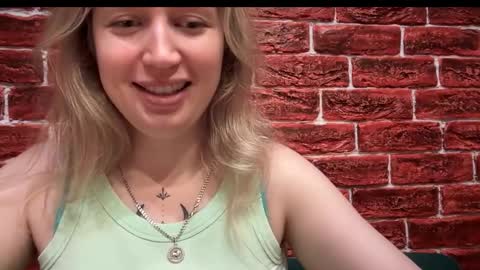 Snapshot of citrusblissss chatting on 10/20/25, 02:17 citrusblissss online show from 10/20/25, 02:17