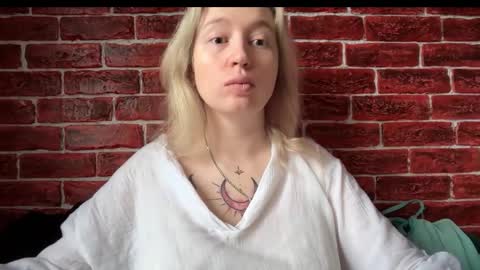 Snapshot of citrusblissss chatting on 10/31/25, 02:45 citrusblissss online show from 10/31/25, 02:45