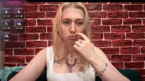 Snapshot of citrusblissss chatting on 10/31/25, 03:02 citrusblissss online show from 10/31/25, 03:02