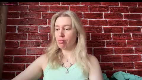 Snapshot of citrusblissss chatting on 11/03/25, 02:13 citrusblissss online show from 11/03/25, 02:13