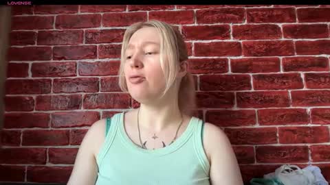 Snapshot of citrusblissss chatting on 11/05/25, 02:44 citrusblissss online show from 11/05/25, 02:44