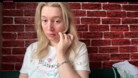 Snapshot of citrusblissss chatting on 11/06/25, 02:56 citrusblissss online show from 11/06/25, 02:56