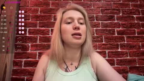 Snapshot of citrusblissss chatting on 11/10/25, 12:26 citrusblissss online show from 11/10/25, 12:26