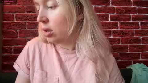 Snapshot of citrusblissss chatting on 11/13/25, 02:54 citrusblissss online show from 11/13/25, 02:54