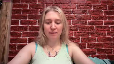 Snapshot of citrusblissss chatting on 11/22/25, 02:43 citrusblissss online show from 11/22/25, 02:43