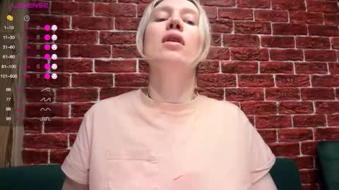 Snapshot of citrusblissss chatting on 11/25/25, 03:23 citrusblissss online show from 11/25/25, 03:23