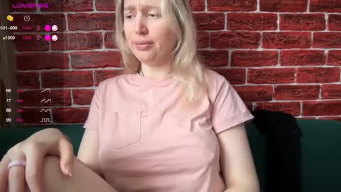 Snapshot of citrusblissss chatting on 11/26/25, 03:29 citrusblissss online show from 11/26/25, 03:29