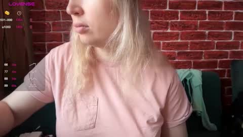 Snapshot of citrusblissss chatting on 11/28/25, 03:53 citrusblissss online show from 11/28/25, 03:53