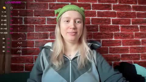 Snapshot of citrusblissss chatting on 12/01/25, 03:11 citrusblissss online show from 12/01/25, 03:11