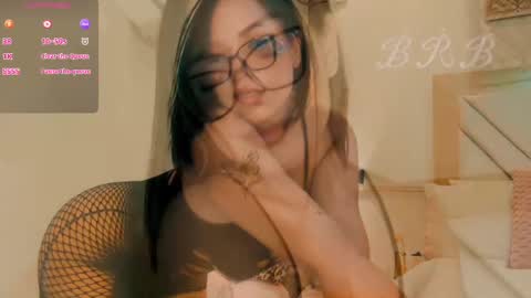 Snapshot of cl4ire chatting on 09/17/25, 01:40 Claire 3 online show from 09/17/25, 01:40