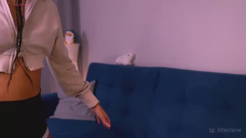 Snapshot of claire_amoure chatting on 11/08/25, 04:18 Claire online show from 11/08/25, 04:18