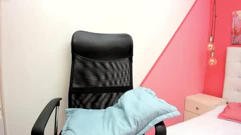 claire aristizabal online show from 01/25/25, 04:02