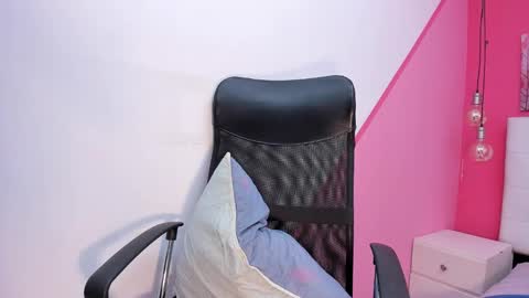 claire aristizabal online show from 02/08/25, 11:01