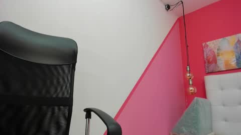 claire aristizabal online show from 02/22/25, 03:34