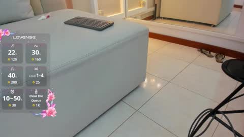 Snapshot of claire_bonny chatting on 12/13/25, 07:53 claire_bonny online show from 12/13/25, 07:53