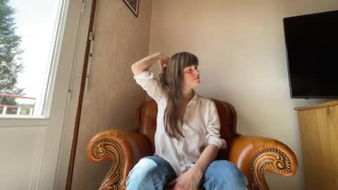 Snapshot of claire_moulin chatting on 04/14/26, 12:00 Claire Moulin online show from 04/14/26, 12:00