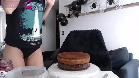 Snapshot of clairevarhol chatting on 10/31/25, 04:52 clairevarhol online show from 10/31/25, 04:52