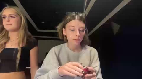 Snapshot of clairewalkerr chatting on 10/16/25, 12:44 clairewalkerr online show from 10/16/25, 12:44