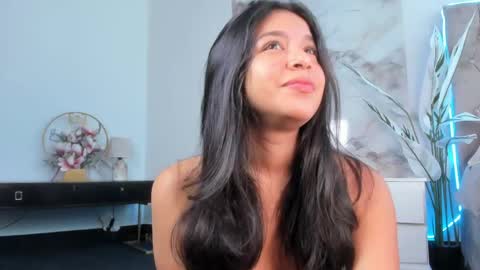 Snapshot of clara4w chatting on 05/20/26, 12:11 Clara4w online show from 05/20/26, 12:11