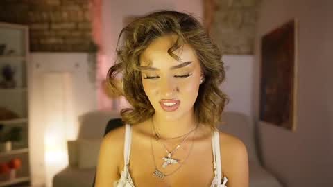 Clara smile online show from 03/12/25, 08:20