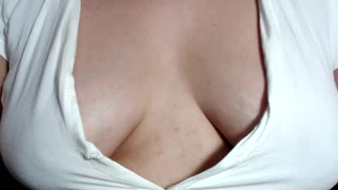 CLARA AT YOUR SERVICE online show from 01/15/25, 06:33