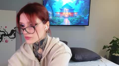 Snapshot of clarewoods chatting on 11/08/25, 08:03 Sophie online show from 11/08/25, 08:03