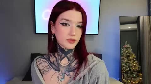 Snapshot of clarewoods chatting on 12/18/25, 05:13 Sophie online show from 12/18/25, 05:13