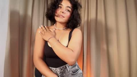 Snapshot of claricerose chatting on 11/25/25, 12:43 clarise online show from 11/25/25, 12:43