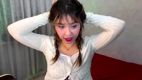 Lara online show from 11/29/25, 06:11