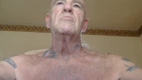 Snapshot of classic_rock_and_oldies chatting on 06/11/26, 11:36 Pizza online show from 06/11/26, 11:36