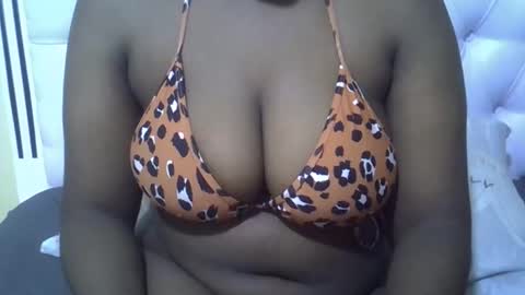 Snapshot of classy_zoey chatting on 10/16/25, 01:17 classy_zoey online show from 10/16/25, 01:17