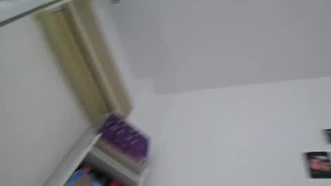 Snapshot of clau_pz chatting on 11/19/25, 10:04 clau_pz online show from 11/19/25, 10:04