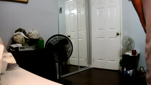 Claudia online show from 06/15/26, 01:46