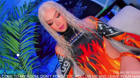 Snapshot of claudia_cooper chatting on 12/06/24, 01:07 online show from 12/06/24, 01:07