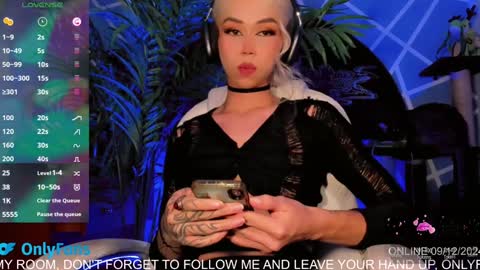 Snapshot of claudia_cooper chatting on 12/10/24, 01:43 online show from 12/10/24, 01:43