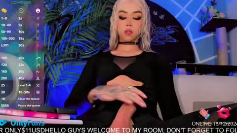 Snapshot of claudia_cooper chatting on 12/15/24, 10:37 online show from 12/15/24, 10:37