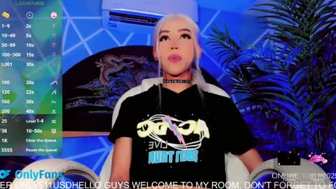 Snapshot of claudia_cooper chatting on 01/11/25, 04:16 online show from 01/11/25, 04:16