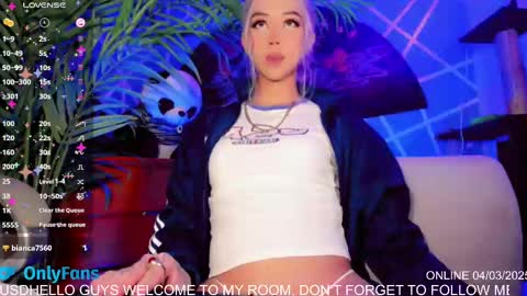 Snapshot of claudia_cooper chatting on 03/05/25, 01:42 online show from 03/05/25, 01:42