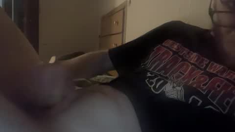 Snapshot of cleatus27 chatting on 05/19/26, 02:18 cleatus27 online show from 05/19/26, 02:18
