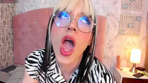 cleo online show from 11/11/25, 04:01