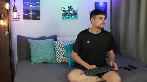 Snapshot of cleoanubis_ chatting on 11/02/25, 05:43 Girl Juliana and Federico online show from 11/02/25, 05:43