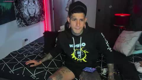 cleo y maikol online show from 11/17/25, 06:08