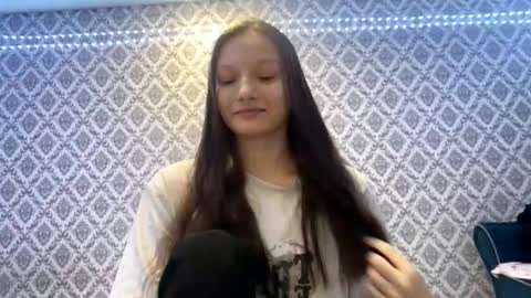 Snapshot of cleotilderinde chatting on 12/02/25, 04:13 Cleo online show from 12/02/25, 04:13