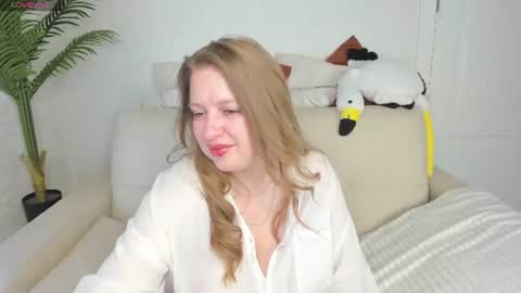 Snapshot of cleoxotie chatting on 06/14/26, 02:35 cleoxotie online show from 06/14/26, 02:35